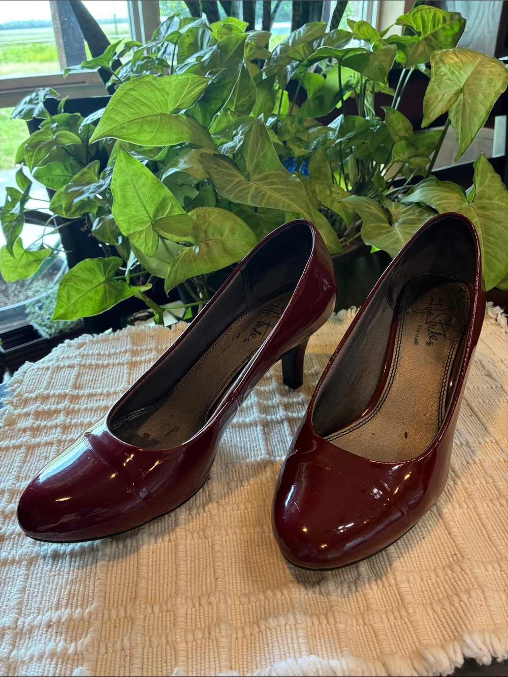 Size 8.5 Life Stride Maroon Pumps - Parigi